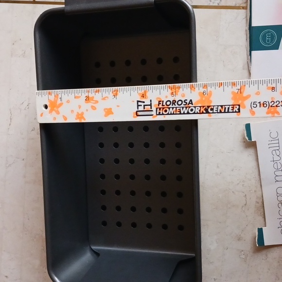 Loaf pan/meatloaf pan with pull out tray, non-stick,Chicago metallic, New - Picture 9 of 9